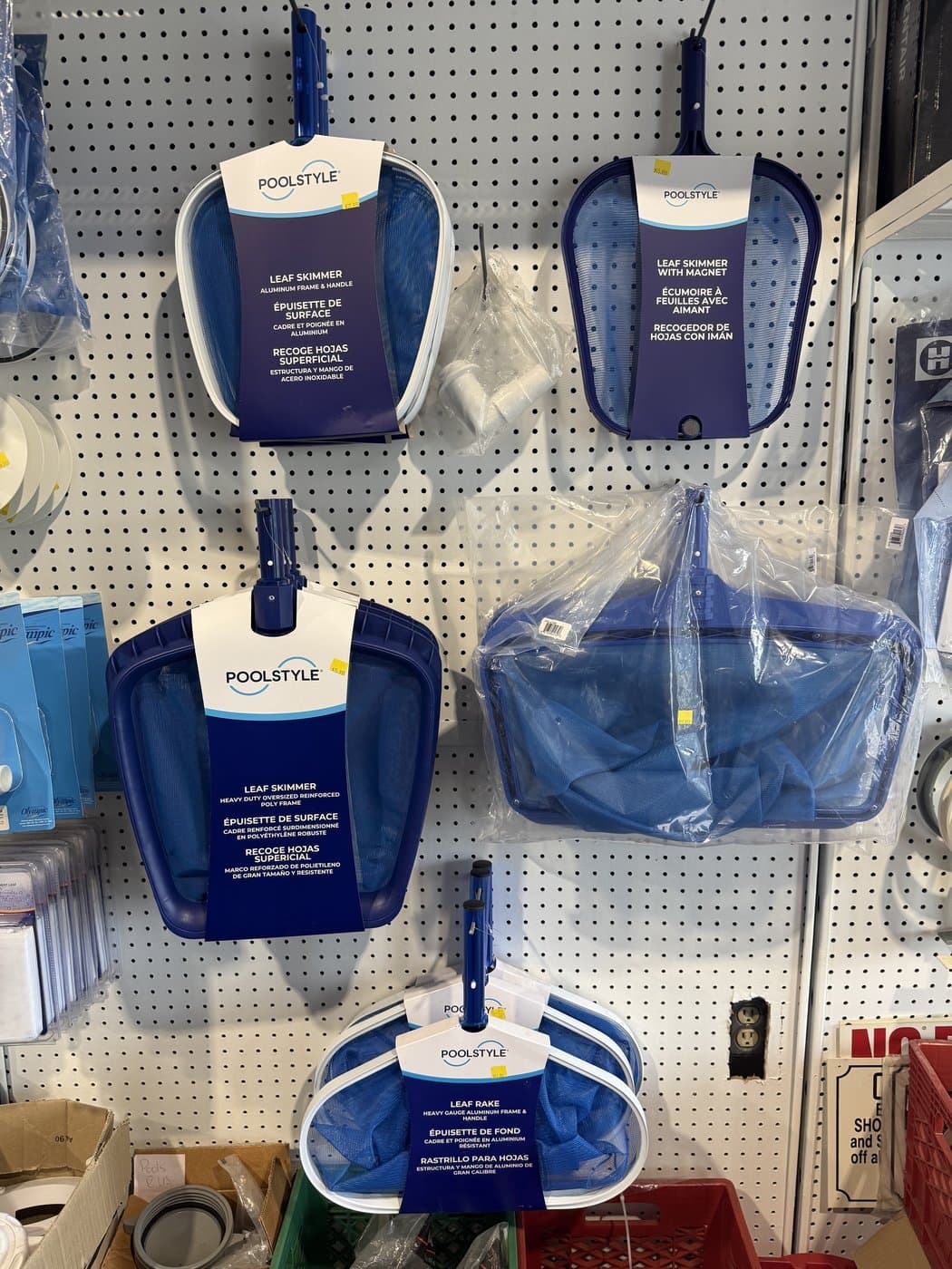 Pool vacuum & net display