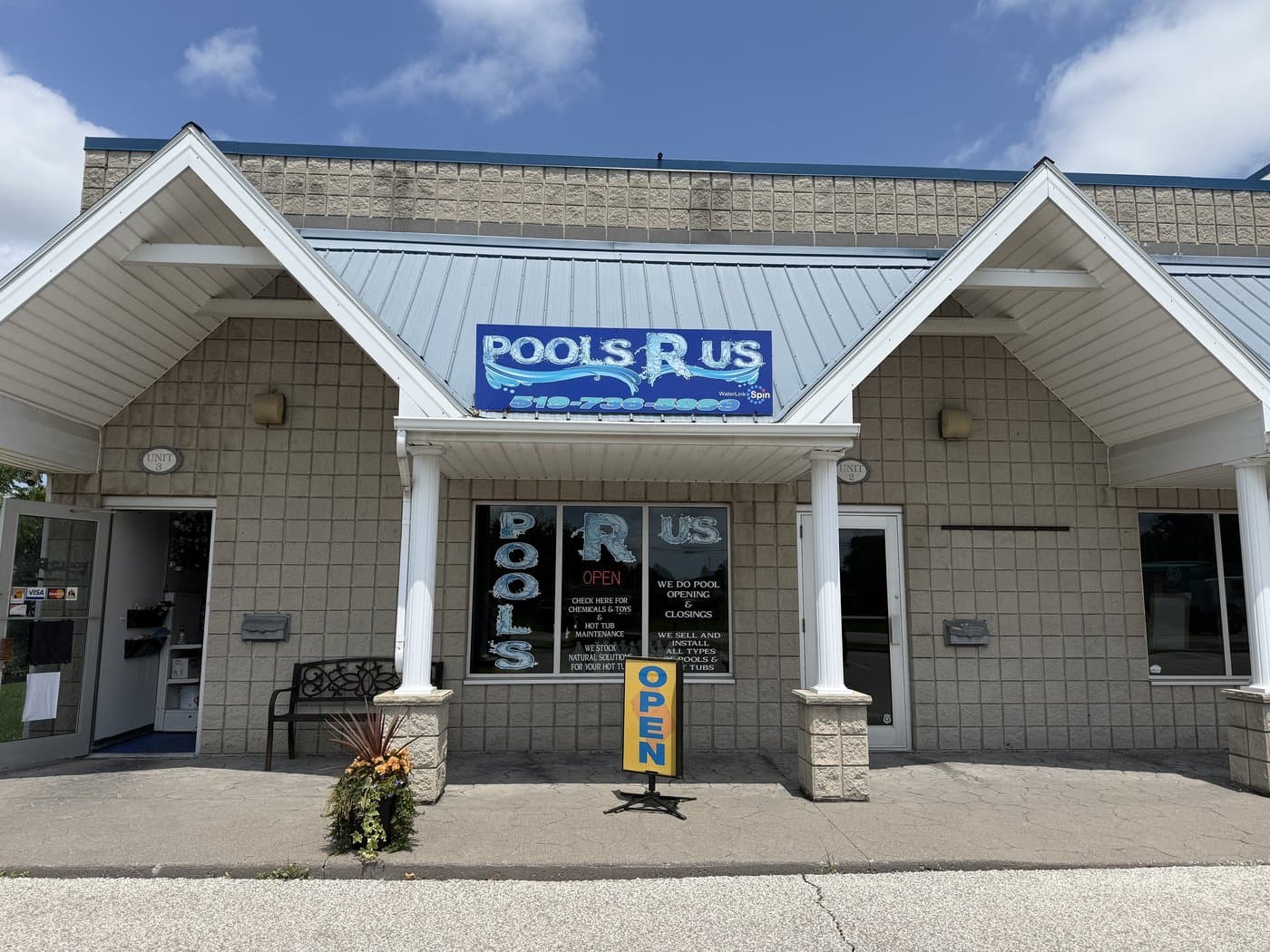 The Pools R Us storefront in Amherstburg